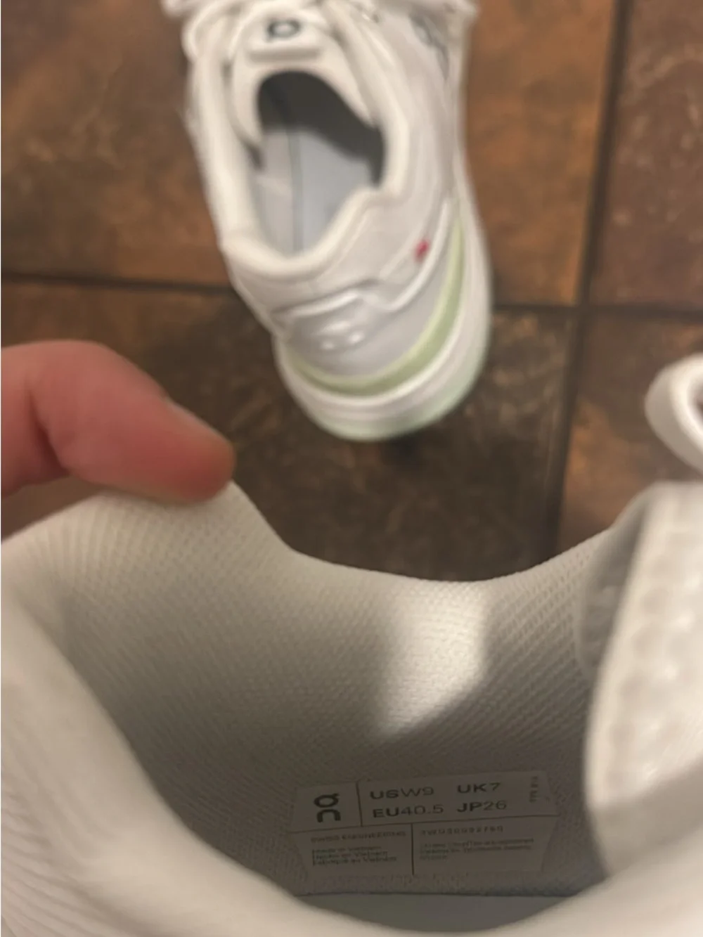 On cloud the Roger tennis shoes